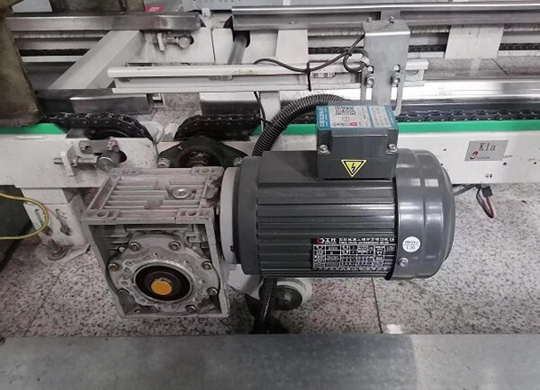 士元電機(jī)蝸輪減速機(jī)在輸送設(shè)備上的應(yīng)用 拷貝.jpg